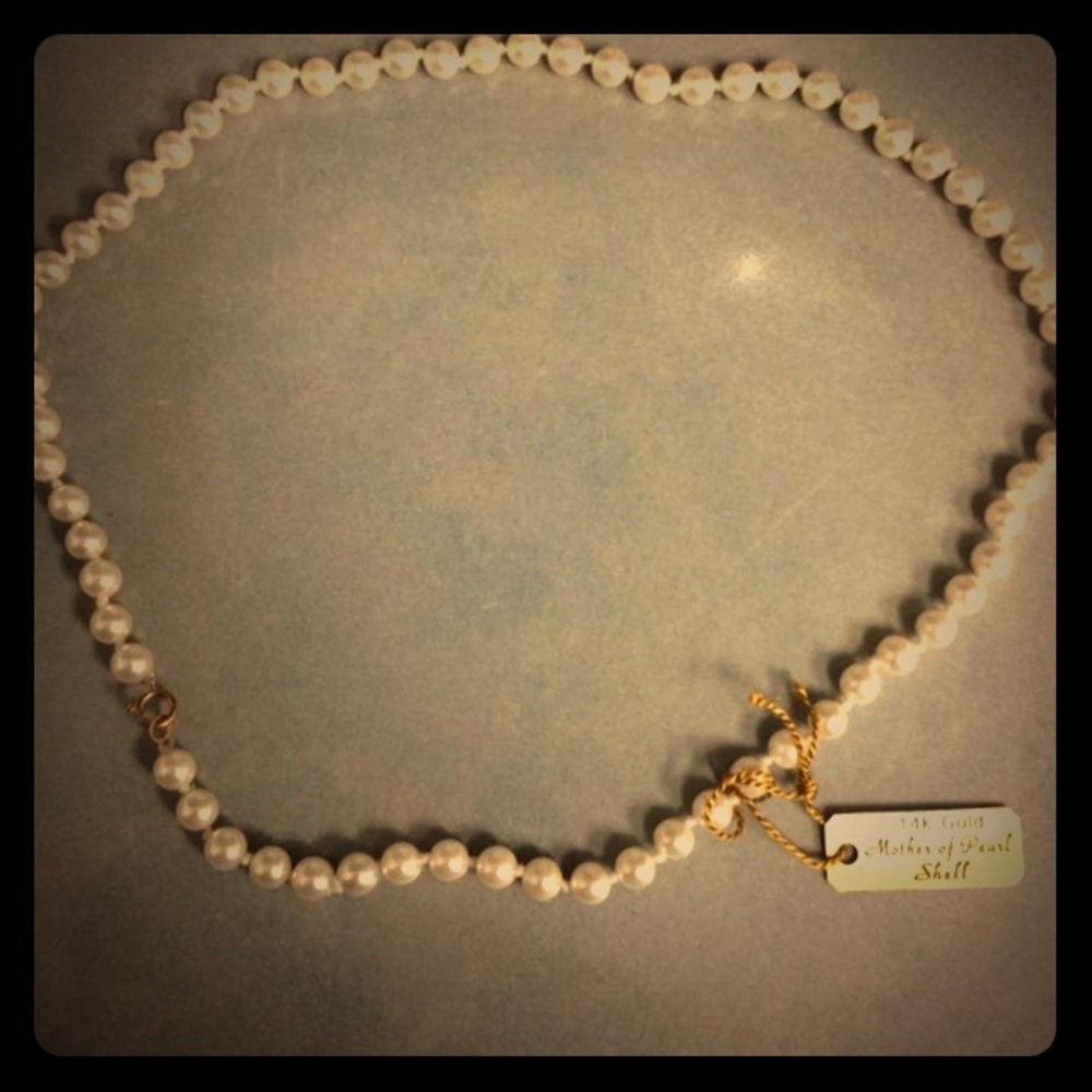 18” Mother of Pearl Necklace - Picture 1 of 7